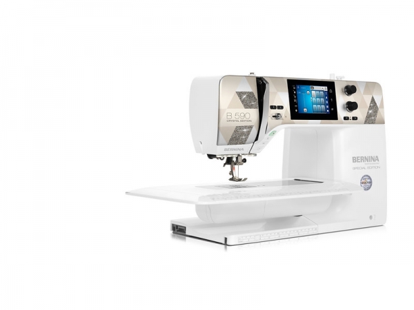 BERNINA 590 Limitierte Crystal Edition inkl. Stickmodul