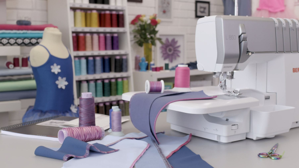 BERNINA L850 mit Lufteinfädler