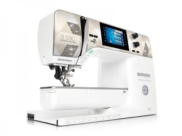 BERNINA 590 Limitierte Crystal Edition inkl. Stickmodul