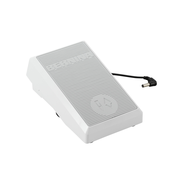 BERNINA L890 mit Lufteinfädler