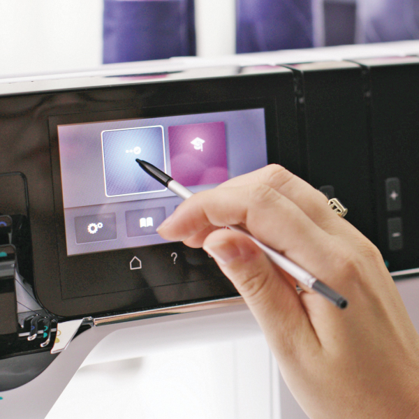 BERNINA L890 mit Lufteinfädler